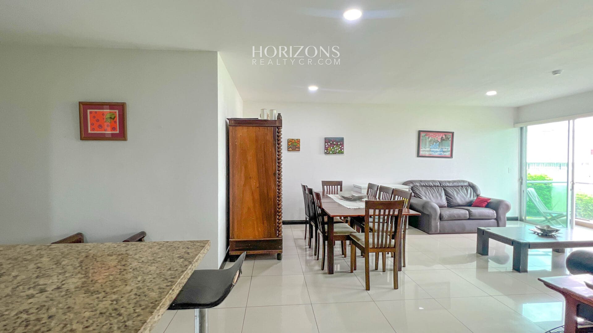 Apartamento en Venta en Condominio Vistas de Altamonte, Curridabat – 3 Habitaciones en Primer Nivel NJA1131