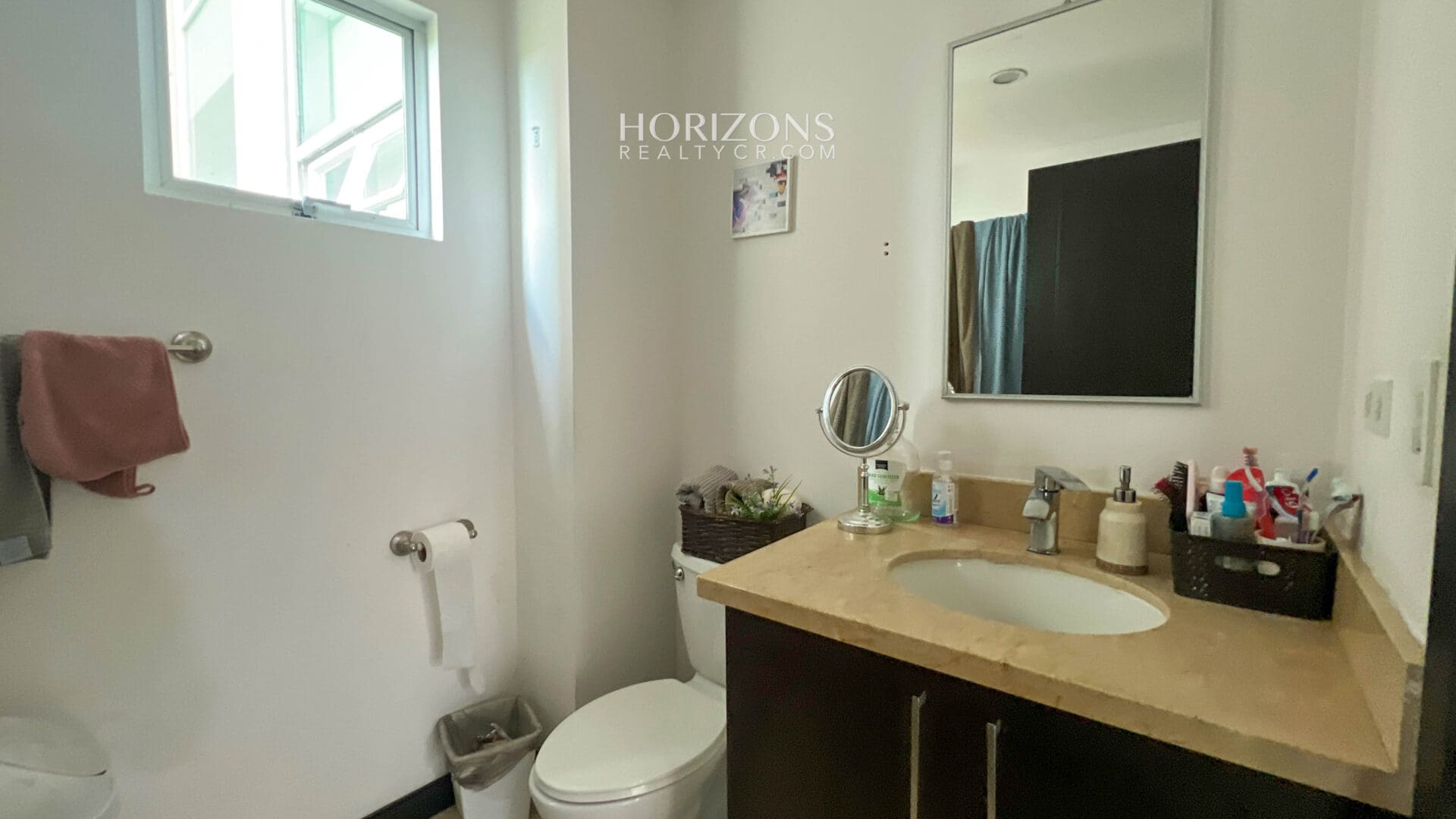 Apartamento en Venta en Condominio Vistas de Altamonte, Curridabat – 3 Habitaciones en Primer Nivel NJA1131