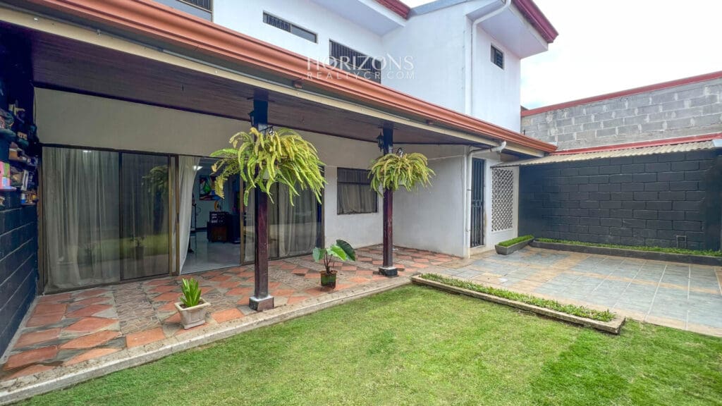 Se Vende Casa Independiente En Urb. Monserrat De 4 Habitaciones Más Oficina / Nja1135