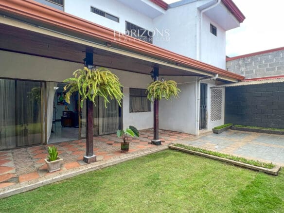 Se Vende Casa Independiente En Urb. Monserrat De 4 Habitaciones Más Oficina / Nja1135