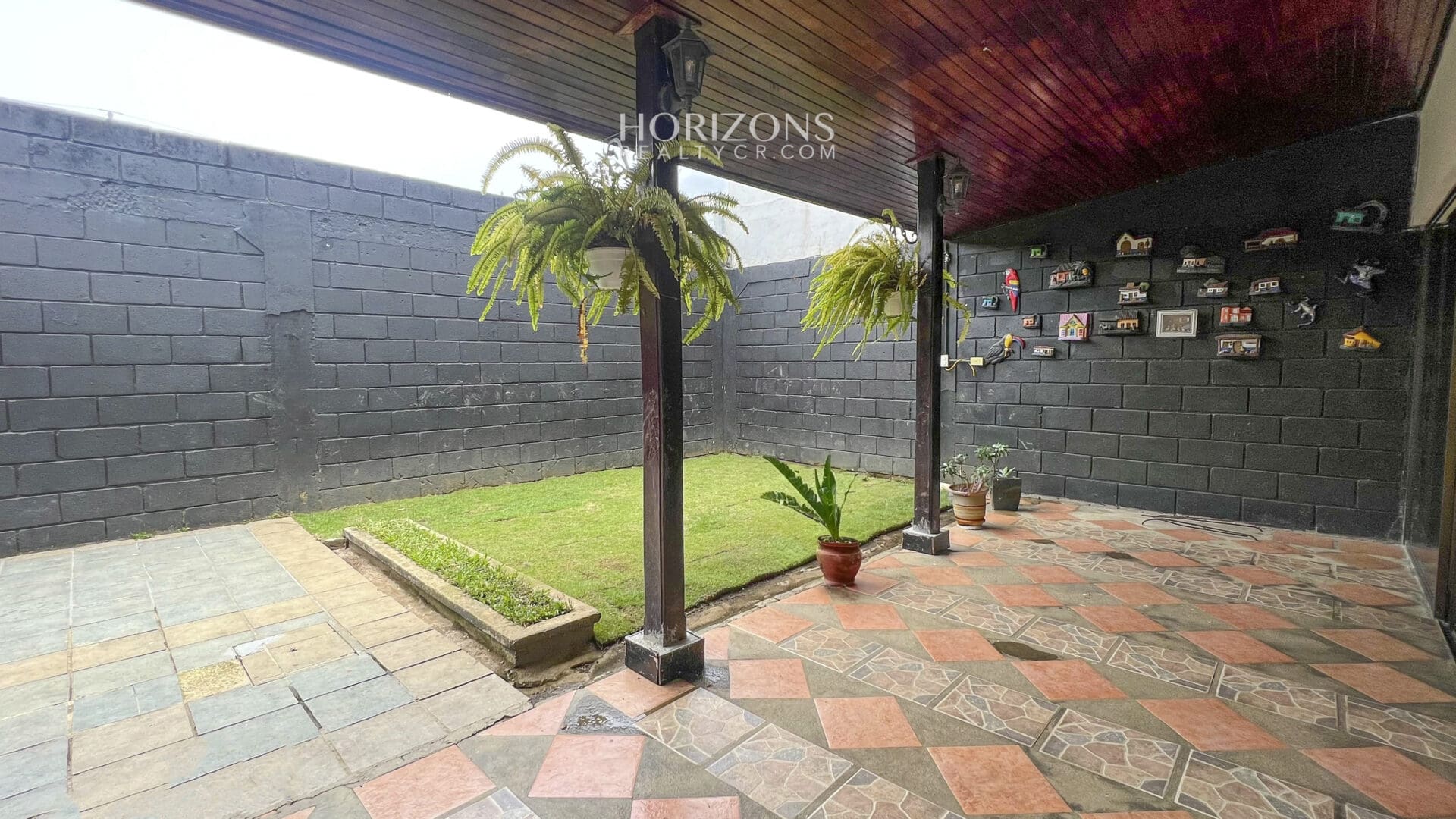 Se Vende Casa Independiente en Urb. Monserrat de 4 Habitaciones más Oficina / nja1135