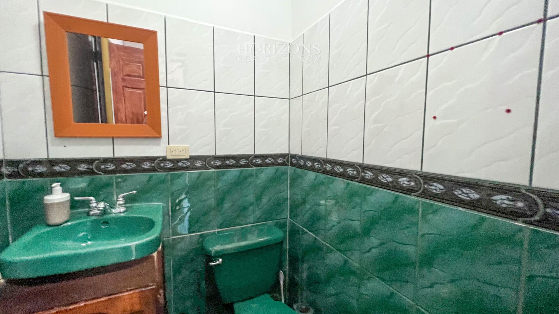 Se Vende Casa Independiente en Urb. Monserrat de 4 Habitaciones más Oficina / nja1135