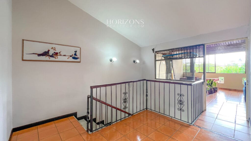 Se Vende Casa Independiente en Urb. Monserrat de 4 Habitaciones más Oficina / nja1135