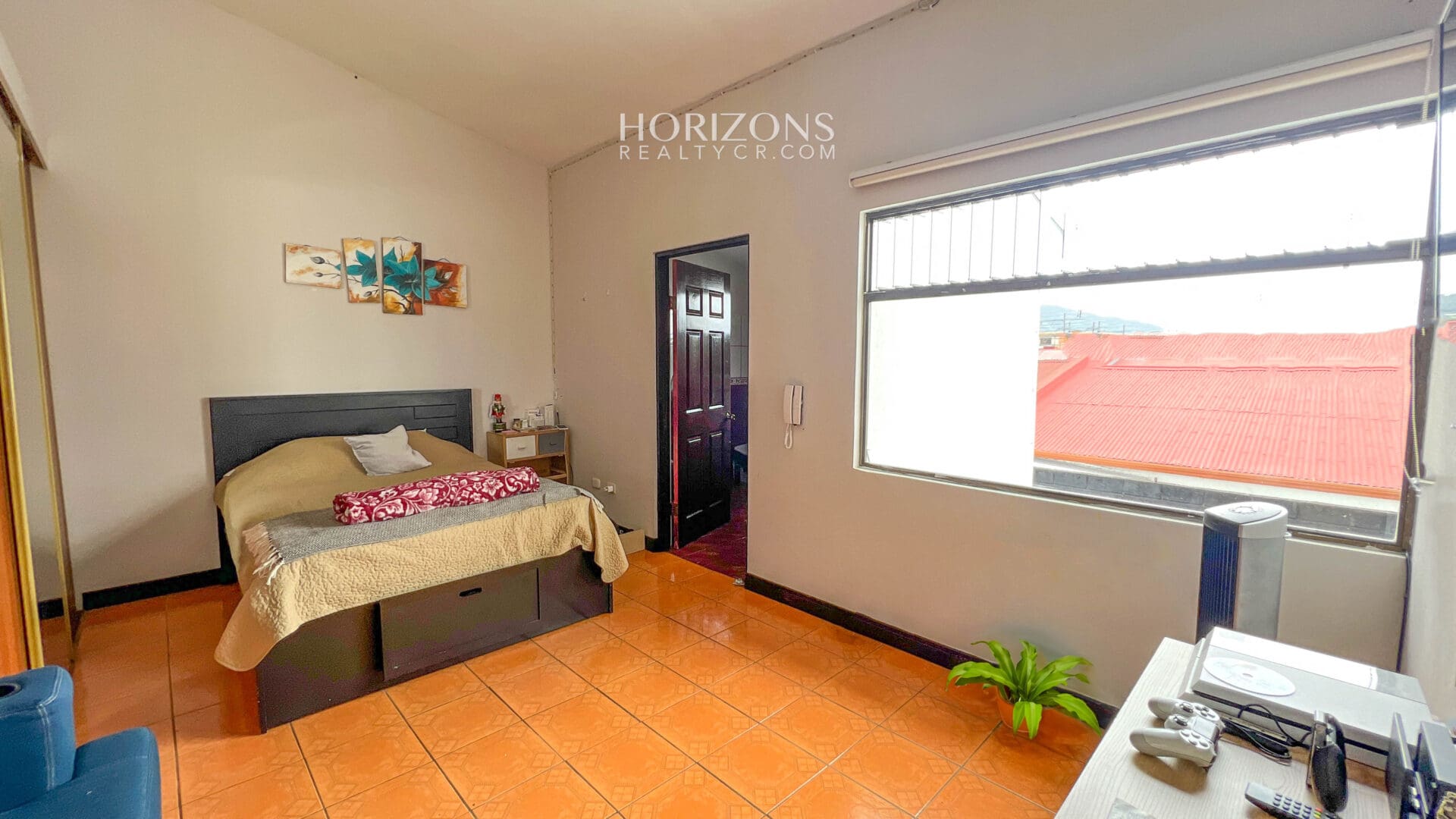 Se Vende Casa Independiente en Urb. Monserrat de 4 Habitaciones más Oficina / nja1135