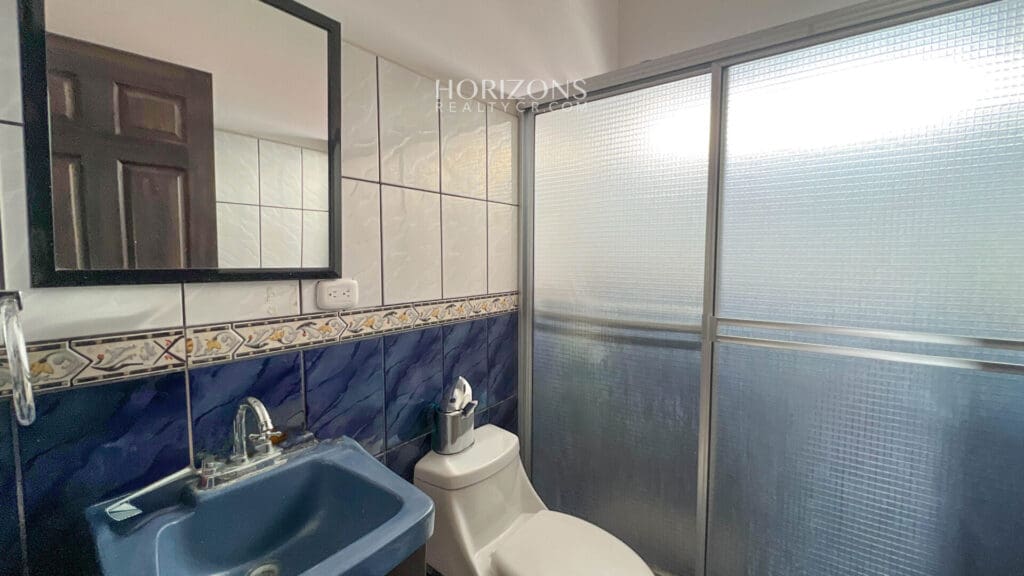 Se Vende Casa Independiente en Urb. Monserrat de 4 Habitaciones más Oficina / nja1135