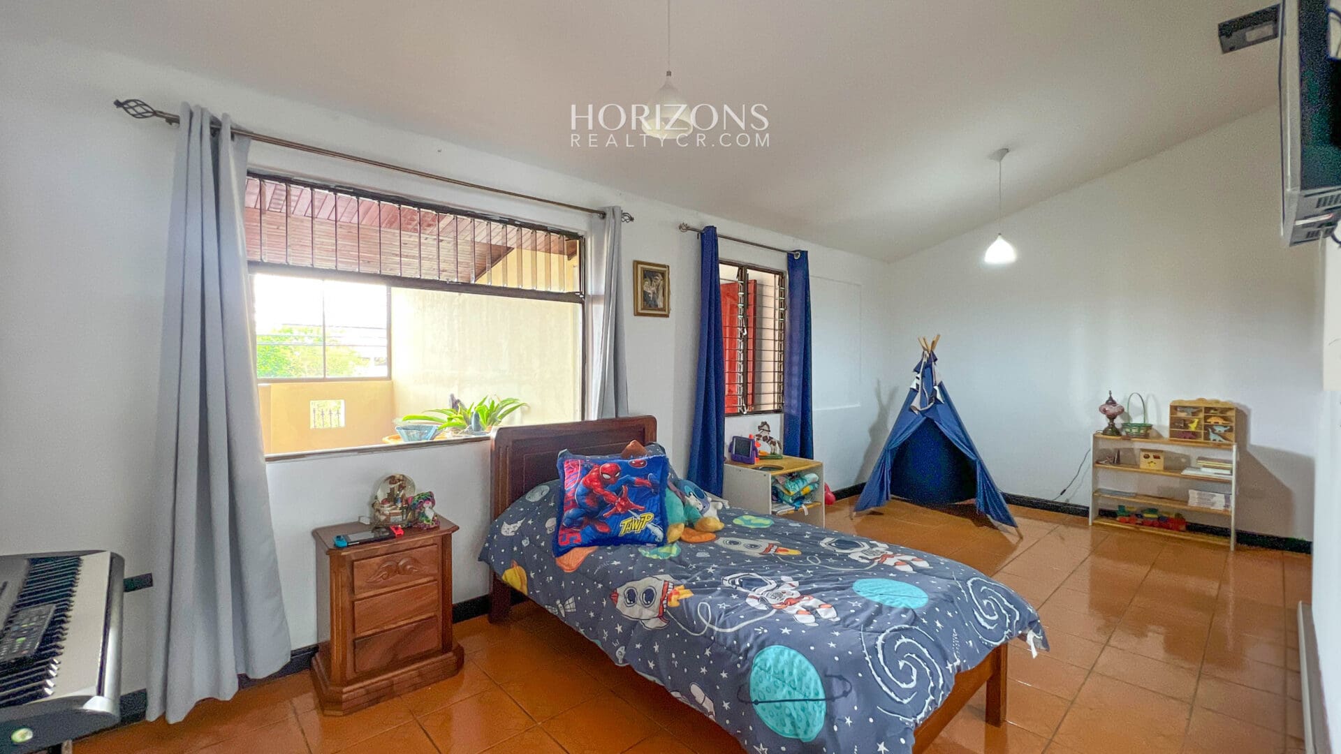 Se Vende Casa Independiente en Urb. Monserrat de 4 Habitaciones más Oficina / nja1135
