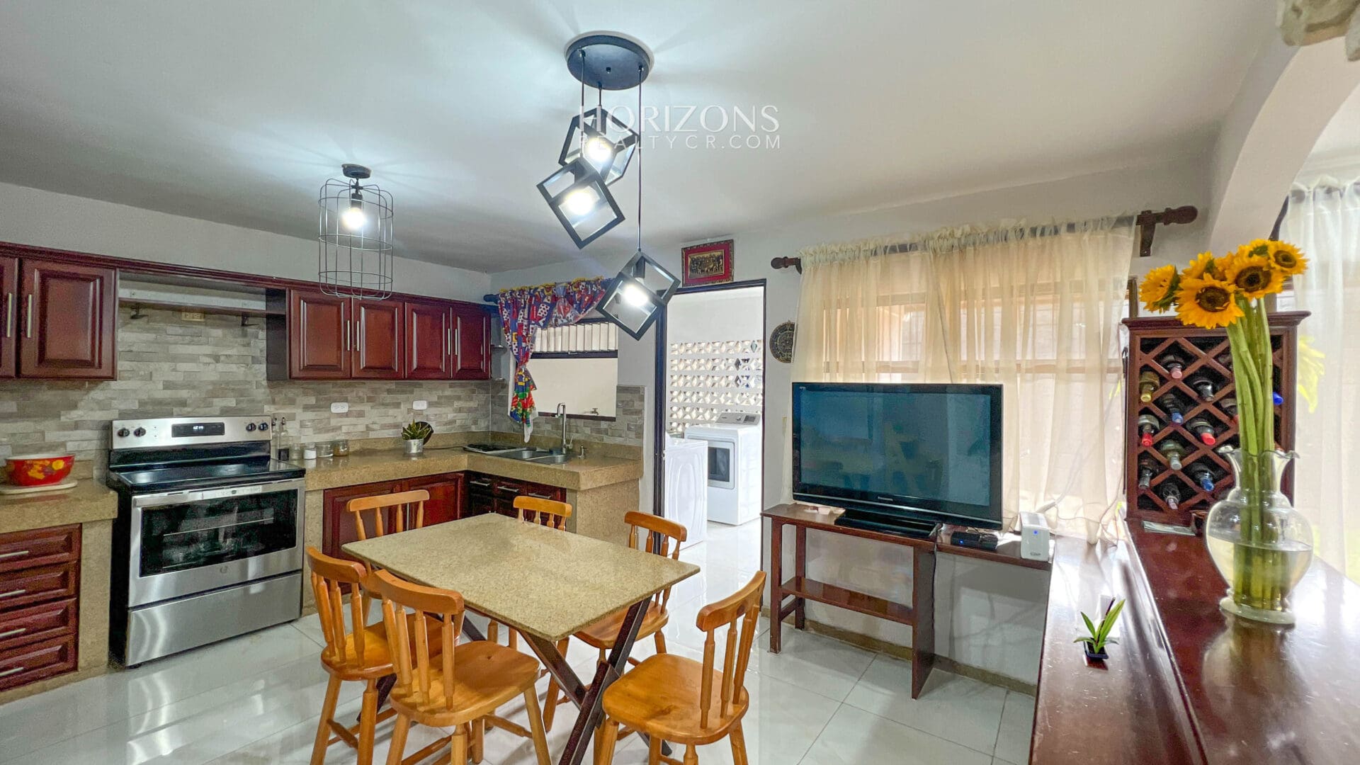 Se Vende Casa Independiente en Urb. Monserrat de 4 Habitaciones más Oficina / nja1135