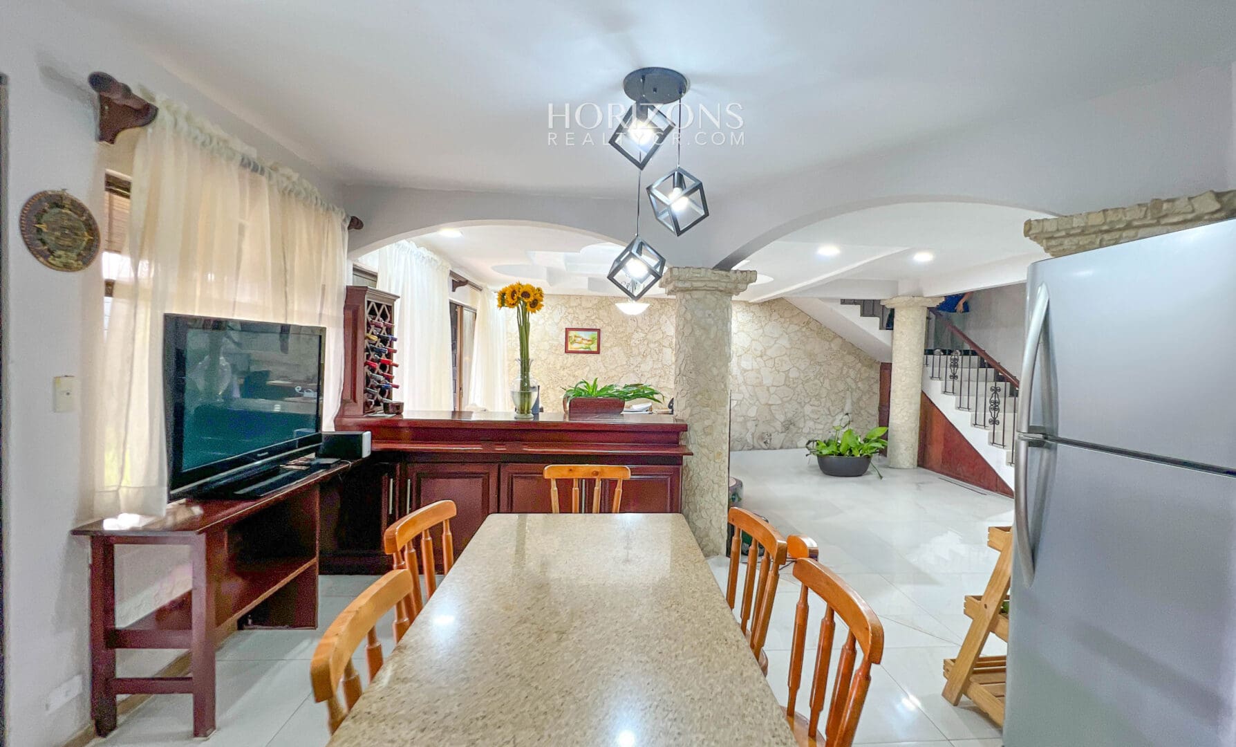 Se Vende Casa Independiente en Urb. Monserrat de 4 Habitaciones más Oficina / nja1135