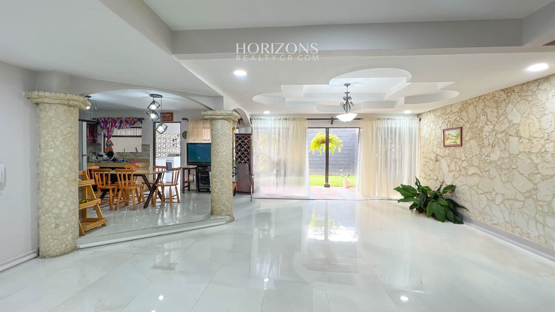 Se Vende Casa Independiente en Urb. Monserrat de 4 Habitaciones más Oficina / nja1135