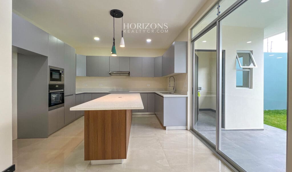 Estrene Casa Nueva Con Acabados de Lujo en Condominio Distrito San Juan nja1137