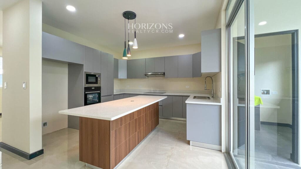 Estrene Casa Nueva Con Acabados de Lujo en Condominio Distrito San Juan nja1137
