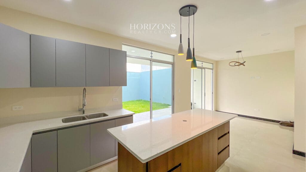 Estrene Casa Nueva Con Acabados de Lujo en Condominio Distrito San Juan nja1137
