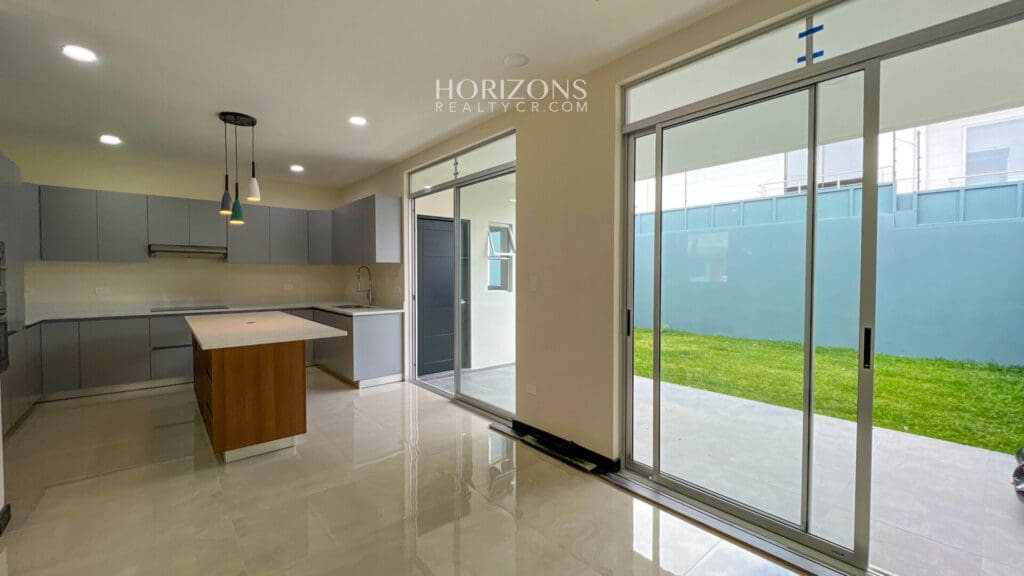 Estrene Casa Nueva Con Acabados de Lujo en Condominio Distrito San Juan nja1137
