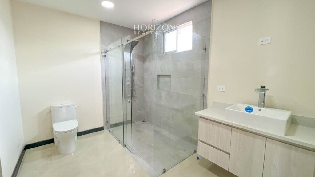 Estrene Casa Nueva Con Acabados de Lujo en Condominio Distrito San Juan nja1137