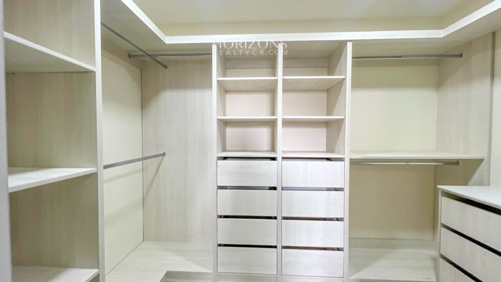 Estrene Casa Nueva Con Acabados de Lujo en Condominio Distrito San Juan nja1137