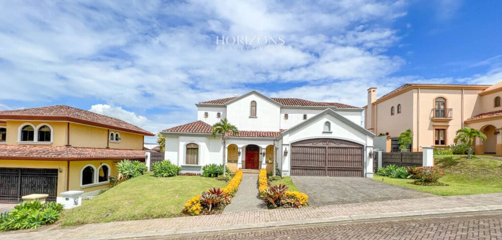 Exclusiva Casa de Lujo en Bosques de Altamonte / Elegancia Tranquilidad y Vistas al Valle  nja1121