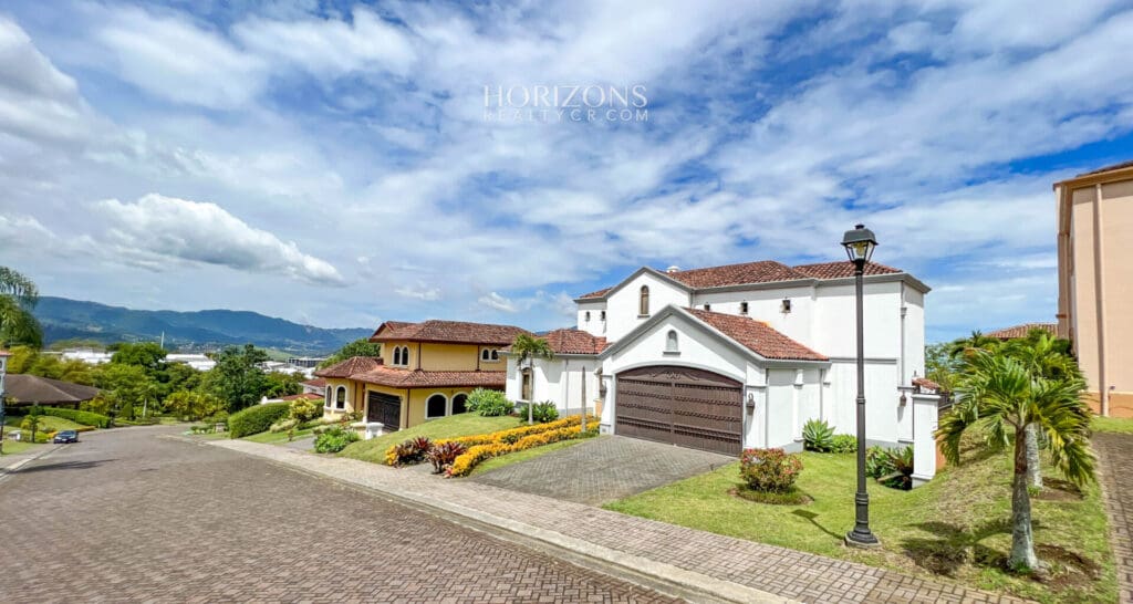 Exclusiva Casa de Lujo en Bosques de Altamonte / Elegancia Tranquilidad y Vistas al Valle  nja1121