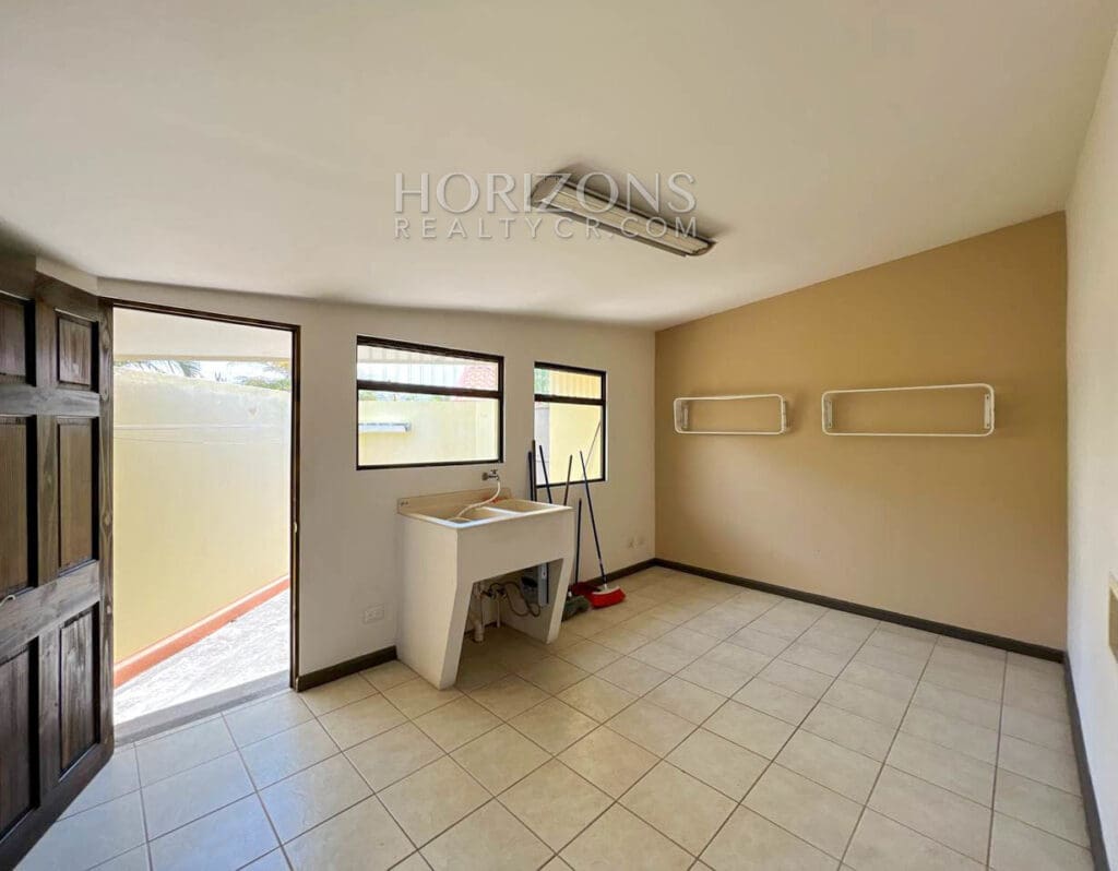 VENTA DE CASA DE 1 NIVEL 500.36M2 EN CONDOMINIO SANTA ANA njv119