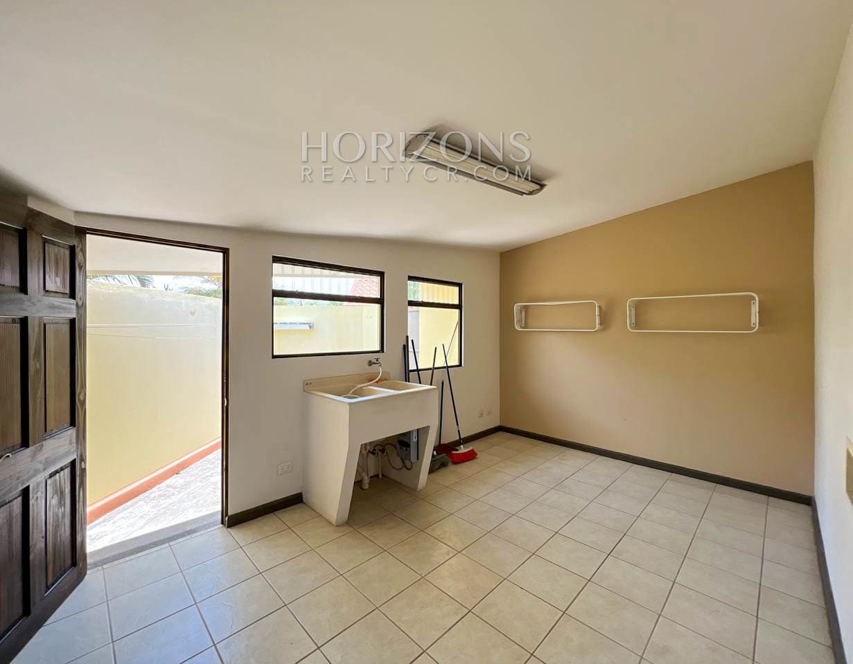 VENTA DE CASA DE 1 NIVEL 500.36M2 EN CONDOMINIO SANTA ANA njv119