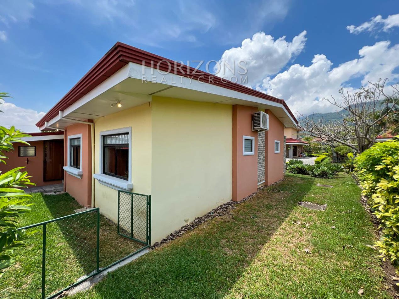 VENTA DE CASA DE 1 NIVEL 500.36M2 EN CONDOMINIO SANTA ANA njv119