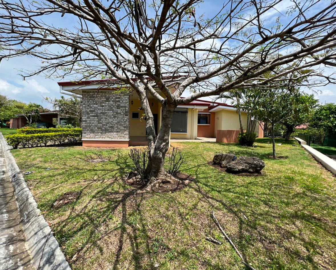 VENTA DE CASA DE 1 NIVEL 500.36M2 EN CONDOMINIO SANTA ANA njv119