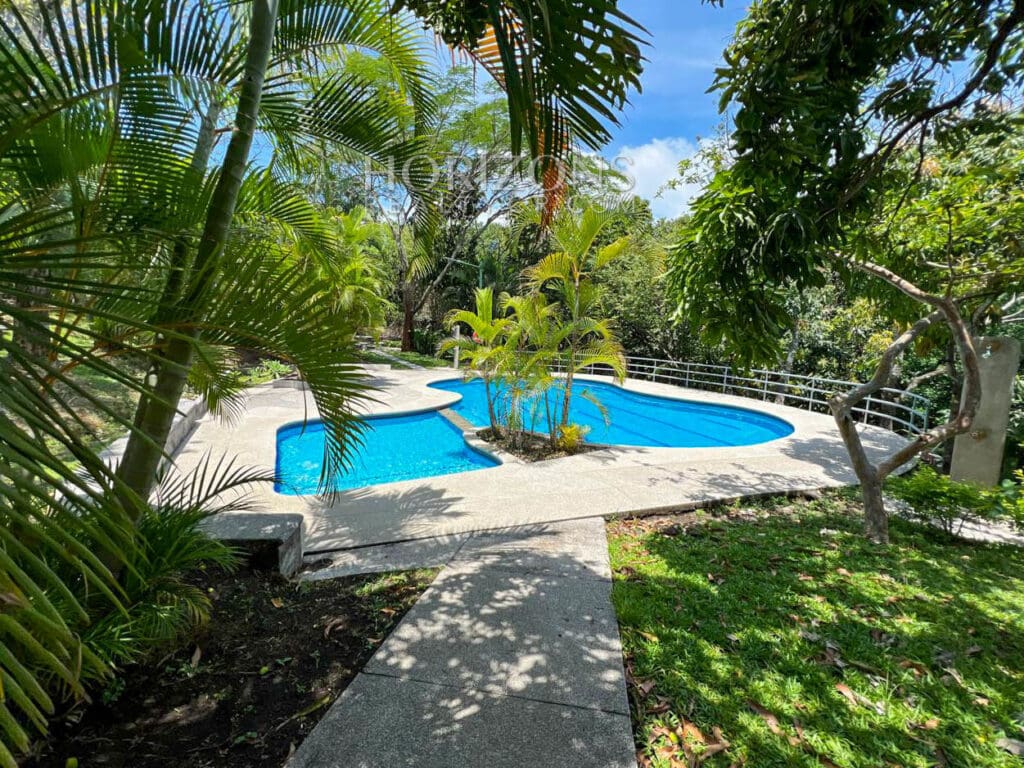 VENTA DE CASA DE 1 NIVEL 500.36M2 EN CONDOMINIO SANTA ANA njv119