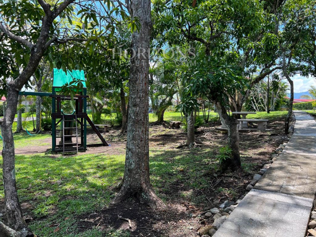 VENTA DE CASA DE 1 NIVEL 500.36M2 EN CONDOMINIO SANTA ANA njv119