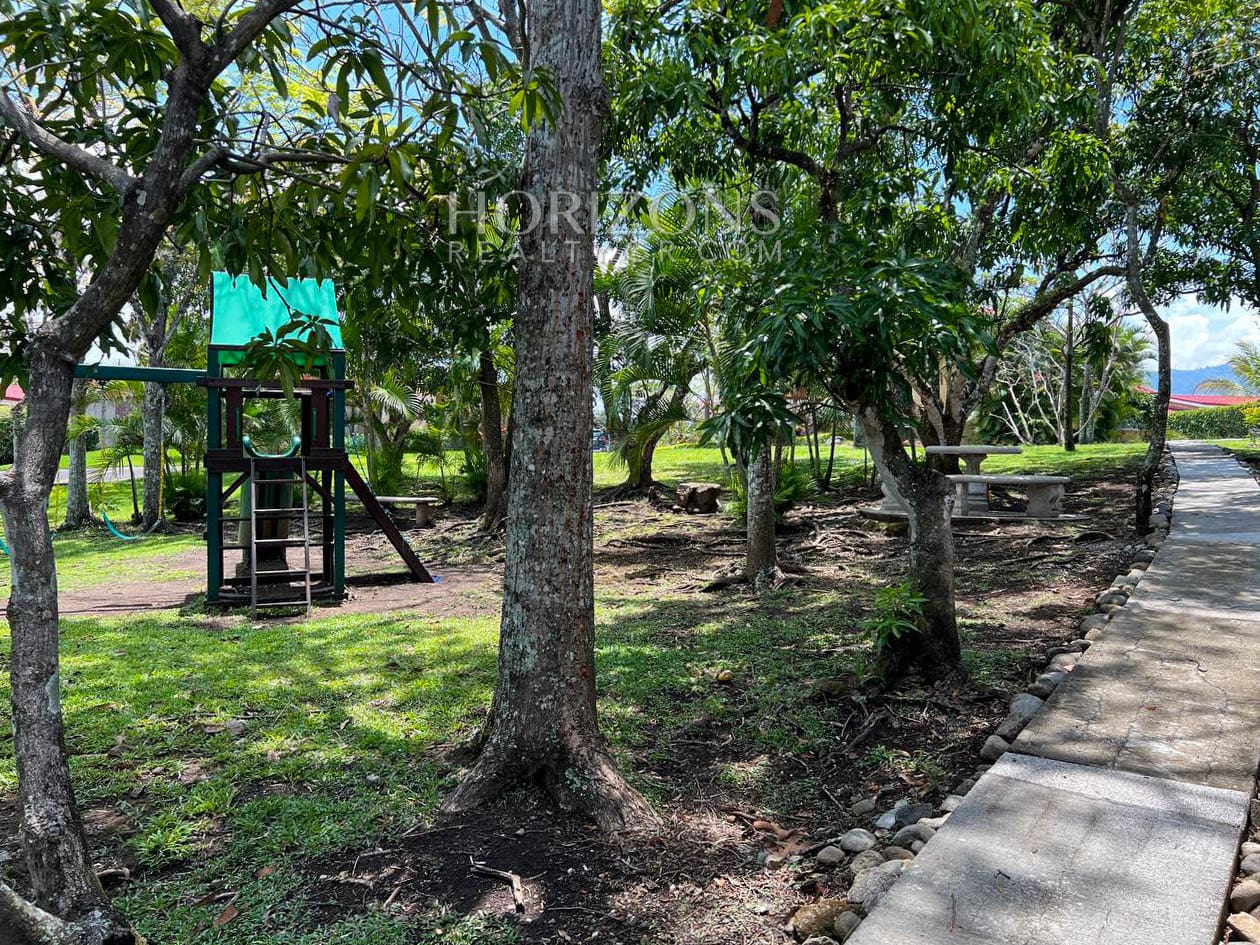 VENTA DE CASA DE 1 NIVEL 500.36M2 EN CONDOMINIO SANTA ANA njv119