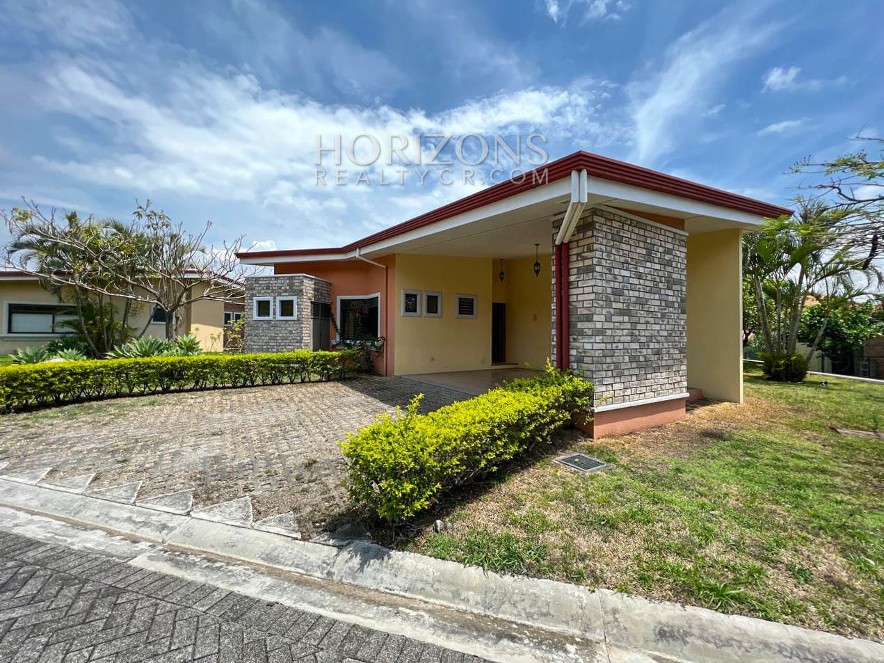VENTA DE CASA DE 1 NIVEL 500.36M2 EN CONDOMINIO SANTA ANA njv119
