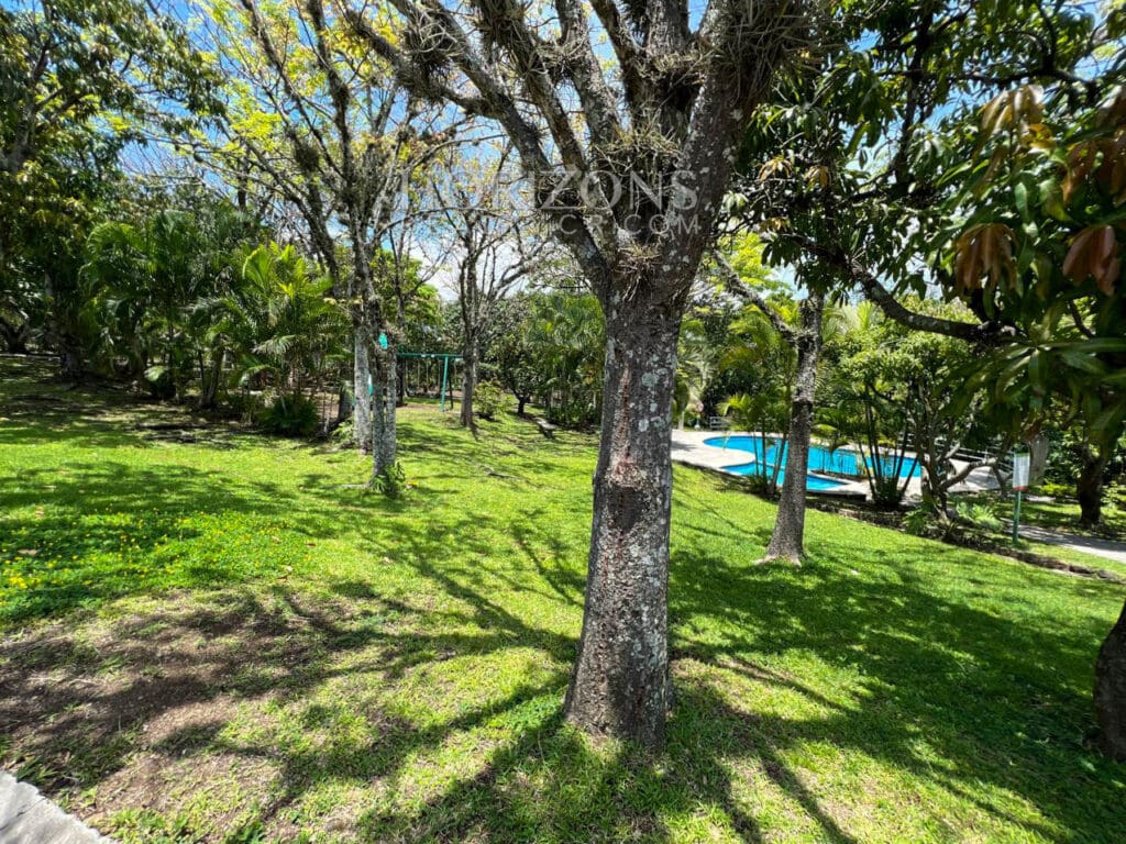VENTA DE CASA DE 1 NIVEL 500.36M2 EN CONDOMINIO SANTA ANA njv119