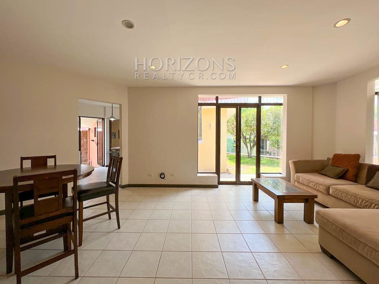 VENTA DE CASA DE 1 NIVEL 500.36M2 EN CONDOMINIO SANTA ANA njv119