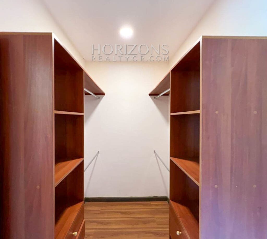 VENTA DE CASA DE 1 NIVEL 500.36M2 EN CONDOMINIO SANTA ANA njv119