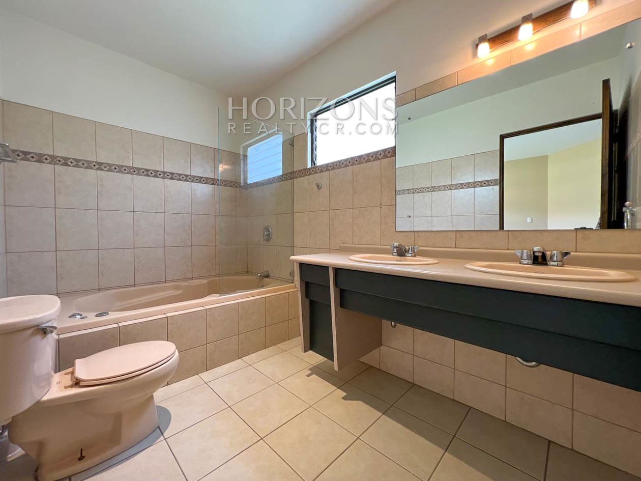 VENTA DE CASA DE 1 NIVEL 500.36M2 EN CONDOMINIO SANTA ANA njv119