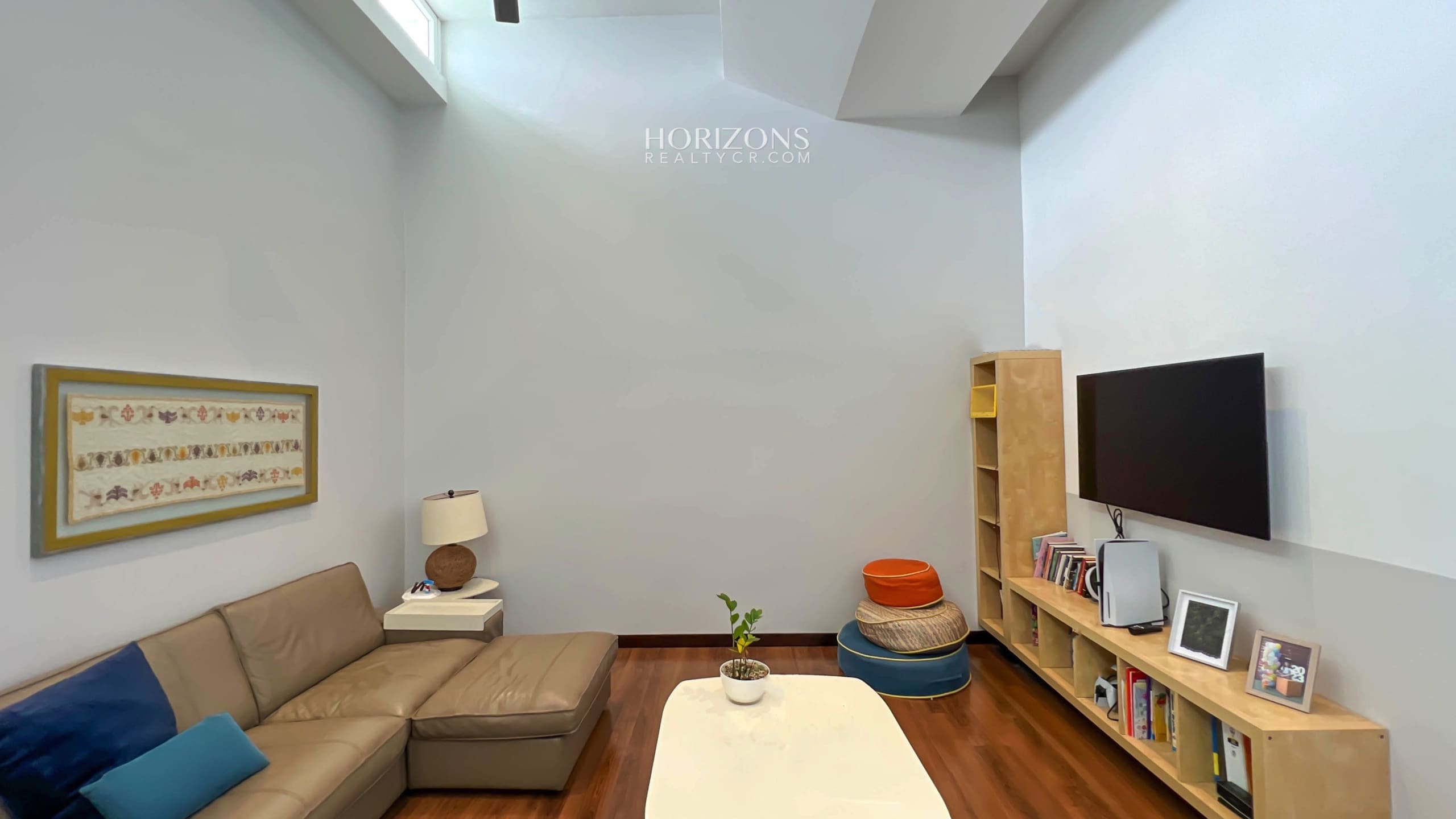 Se Vende Casa en Condominio Guachipelín Escazú 3 Habitaciones Master y Oficina njv256