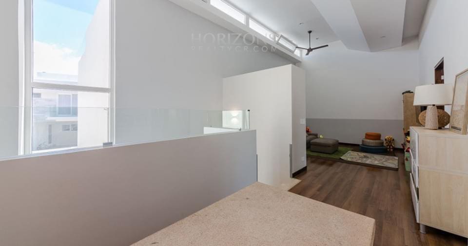 Se Vende Casa en Condominio Guachipelín Escazú 3 Habitaciones Master y Oficina njv256