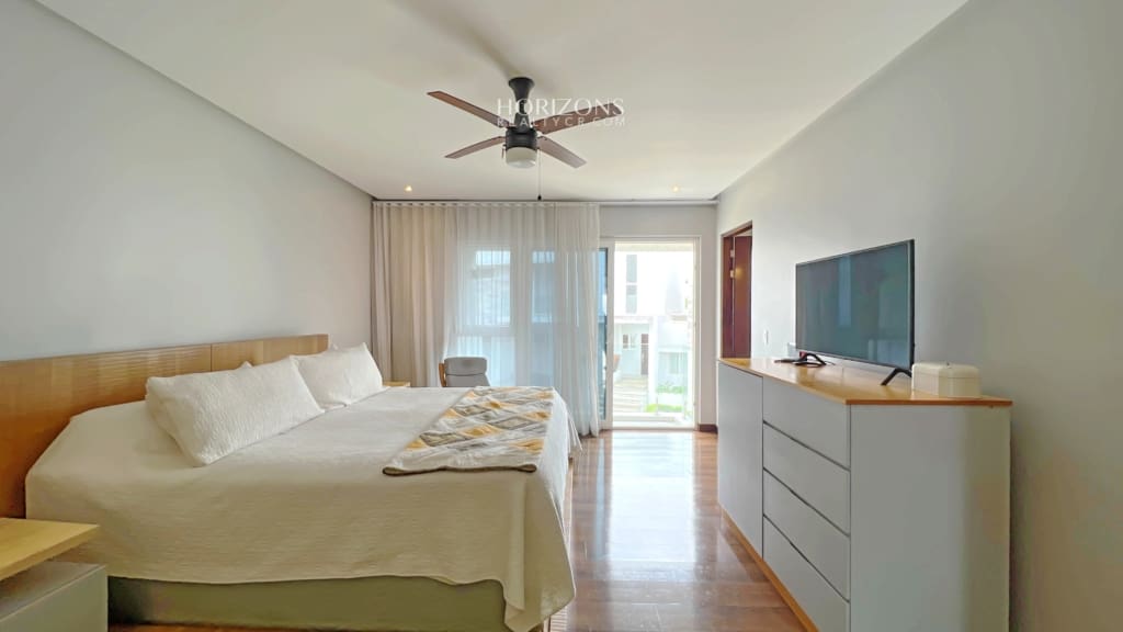 Se Vende Casa en Condominio Guachipelín Escazú 3 Habitaciones Master y Oficina njv256