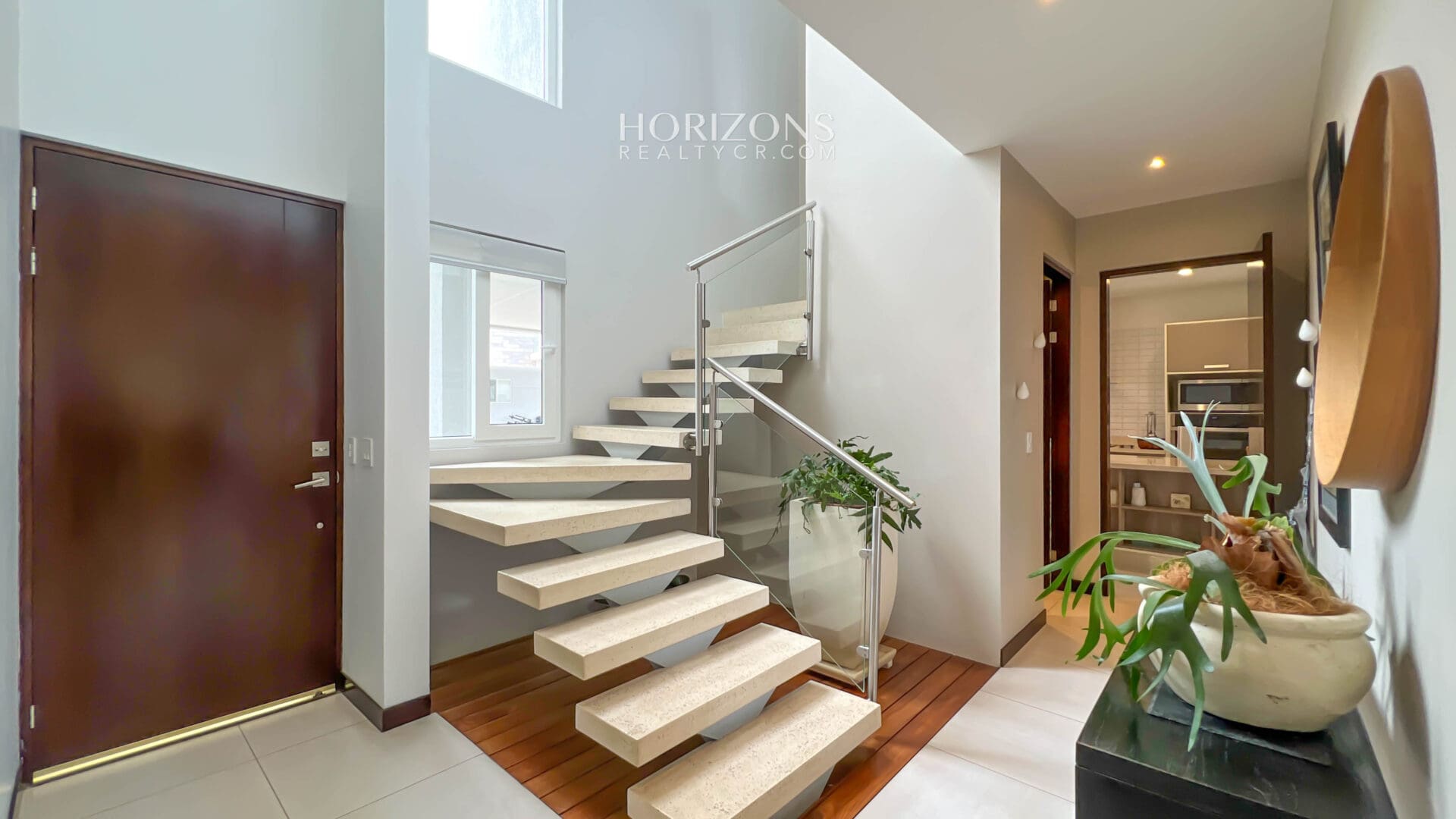 Se Vende Casa en Condominio Guachipelín Escazú 3 Habitaciones Master y Oficina njv256