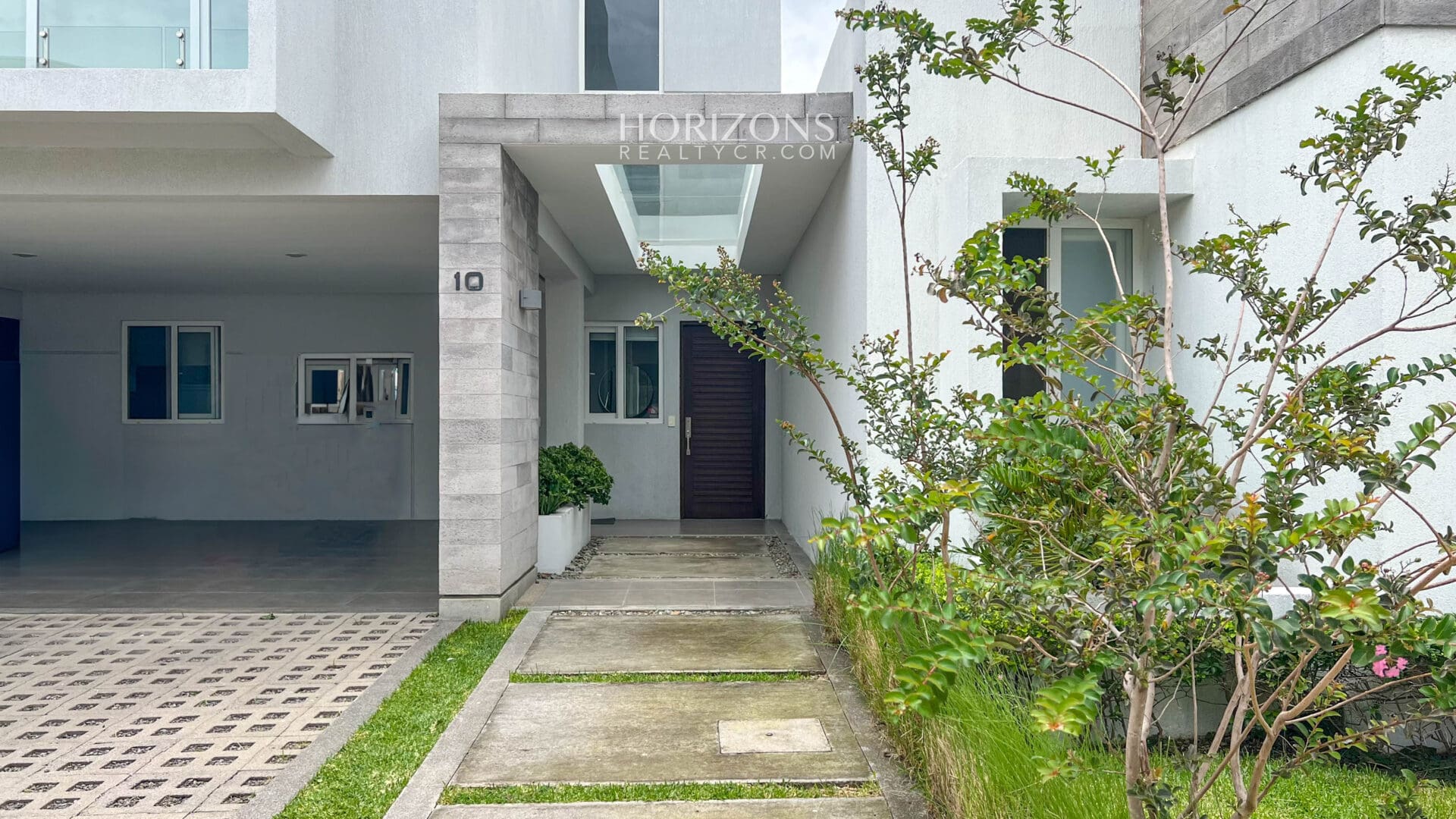Se Vende Casa en Condominio Guachipelín Escazú 3 Habitaciones Master y Oficina njv256