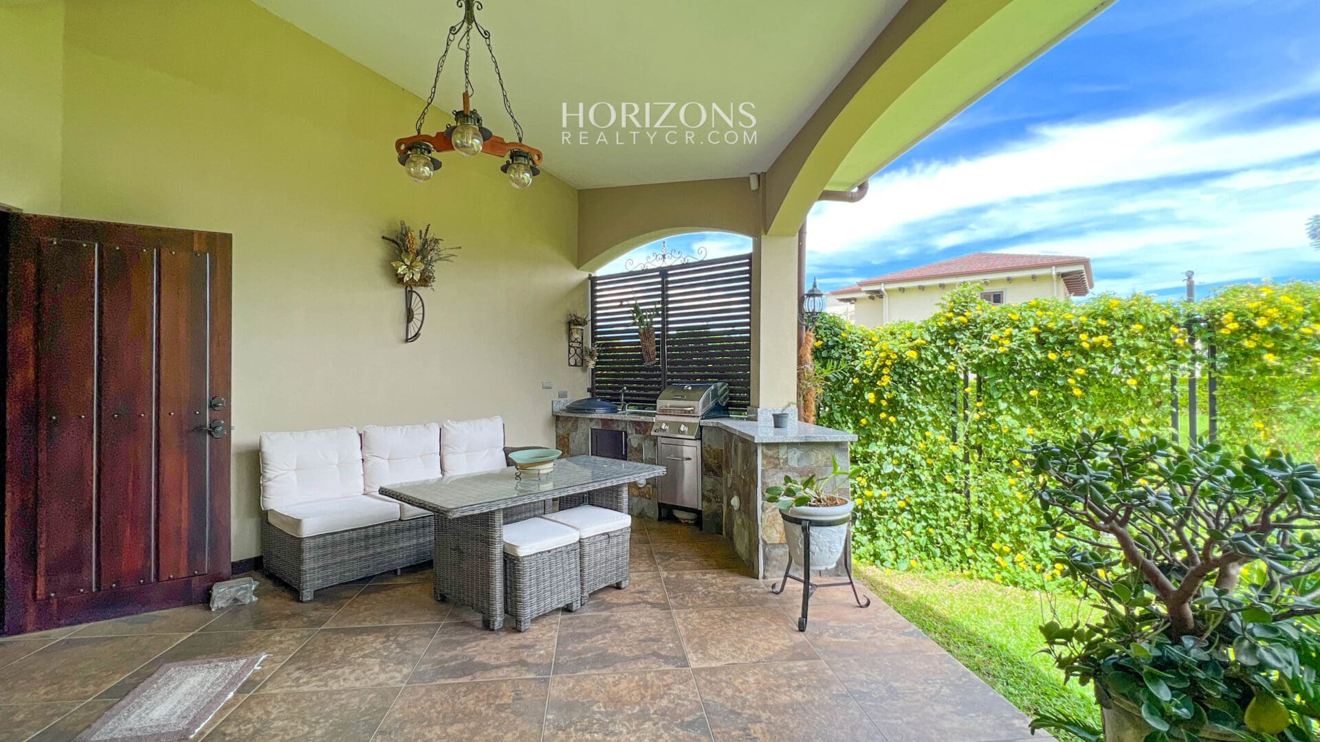 Residencia de Lujo en Venta en Condominio Tierras del Este Curridabat noj981