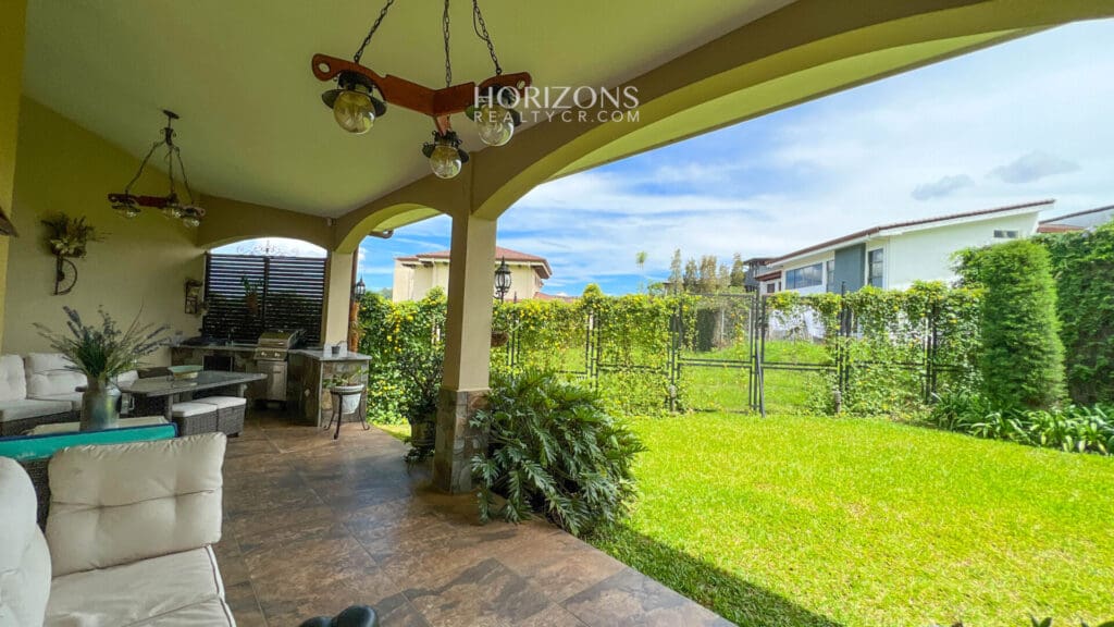 Residencia de Lujo en Venta en Condominio Tierras del Este Curridabat noj981