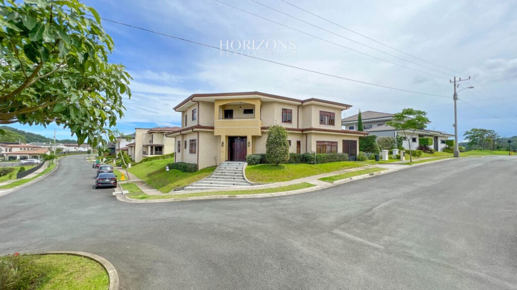 Residencia De Lujo En Venta En Condominio Tierras Del Este Curridabat Noj981