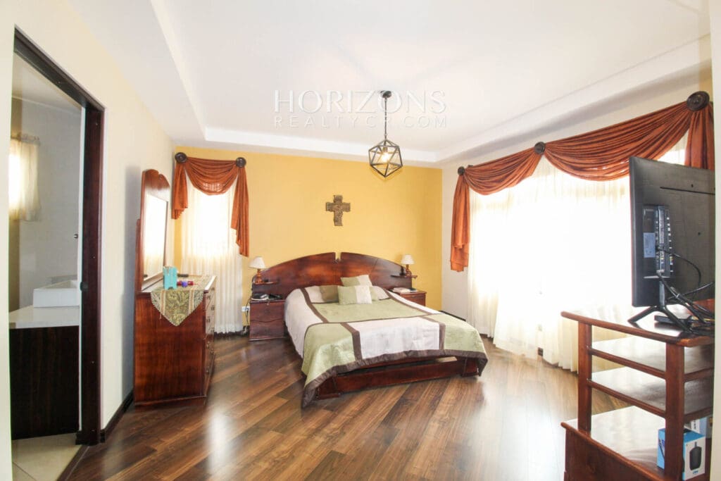 Residencia de Lujo en Venta en Condominio Tierras del Este Curridabat noj981