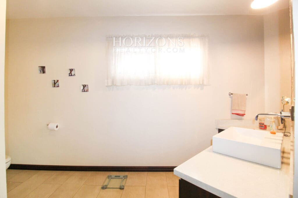 Residencia de Lujo en Venta en Condominio Tierras del Este Curridabat noj981