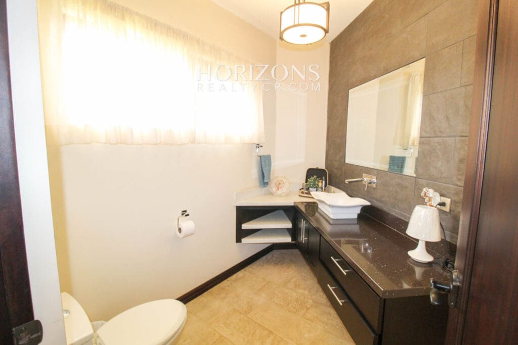 Residencia de Lujo en Venta en Condominio Tierras del Este Curridabat noj981