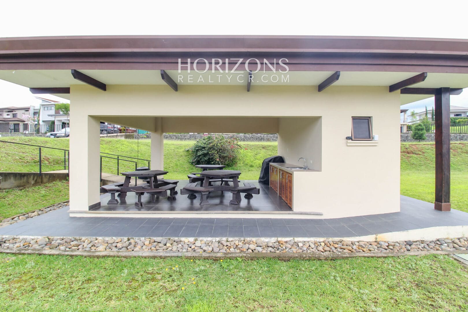 Residencia de Lujo en Venta en Condominio Tierras del Este Curridabat noj981