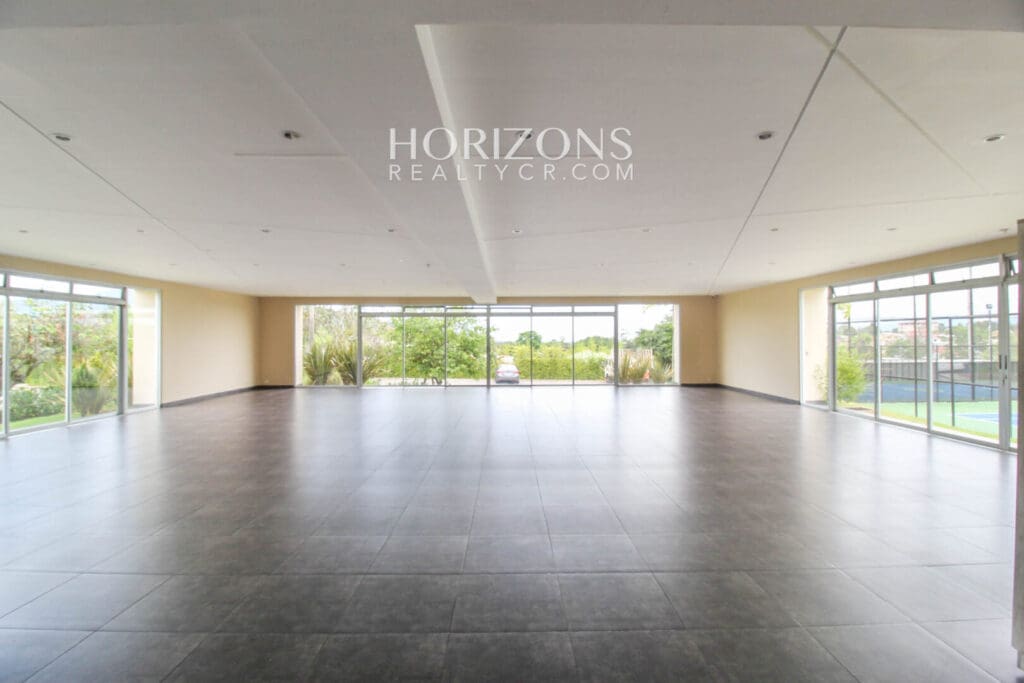 Residencia de Lujo en Venta en Condominio Tierras del Este Curridabat noj981