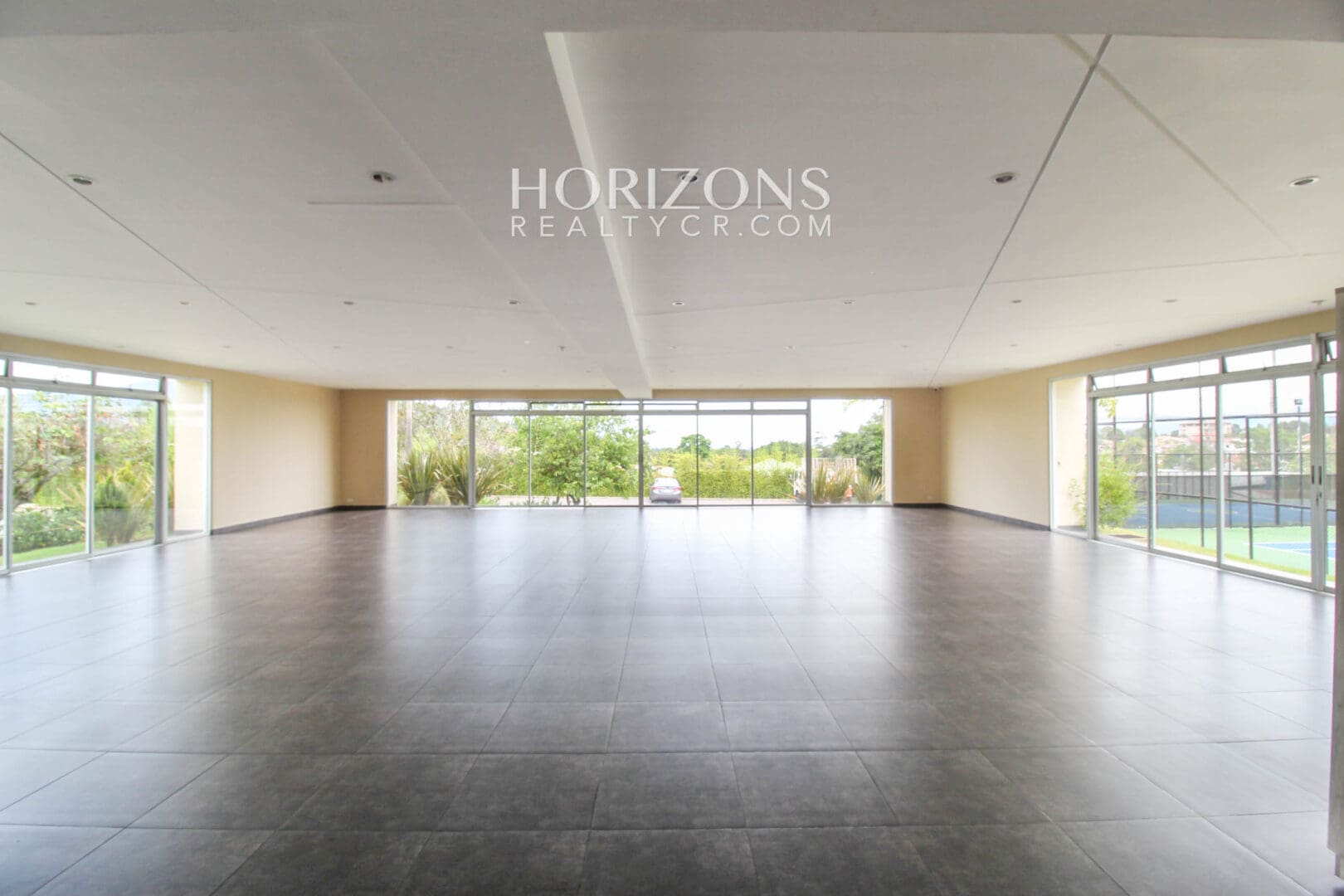 Residencia de Lujo en Venta en Condominio Tierras del Este Curridabat noj981