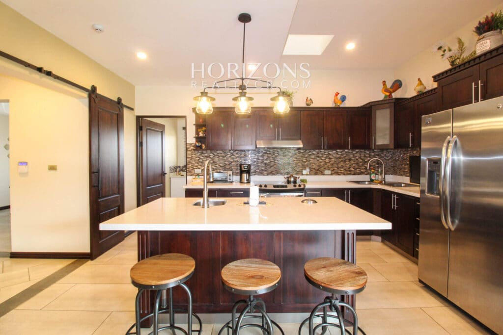 Residencia de Lujo en Venta en Condominio Tierras del Este Curridabat noj981
