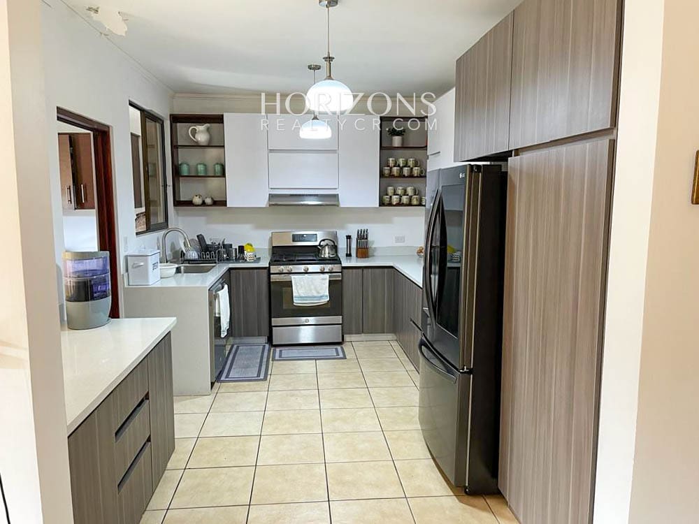 Se Vende Casa Dentro Residencial Tres Rios 4 Habitaciones + Patio noj983