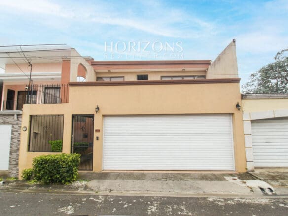 Se Vende Casa Dentro Residencial Tres Rios 4 Habitaciones + Patio Noj983